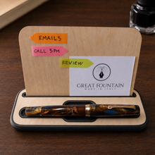 Carica l'immagine nel visualizzatore di Gallery, Pen & Note Dock – Supporto per penna e appunti