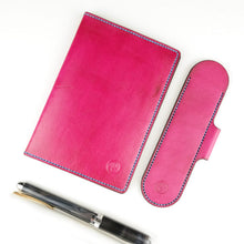 Carica l'immagine nel visualizzatore di Gallery, Copertina per taccuino in pelle A6